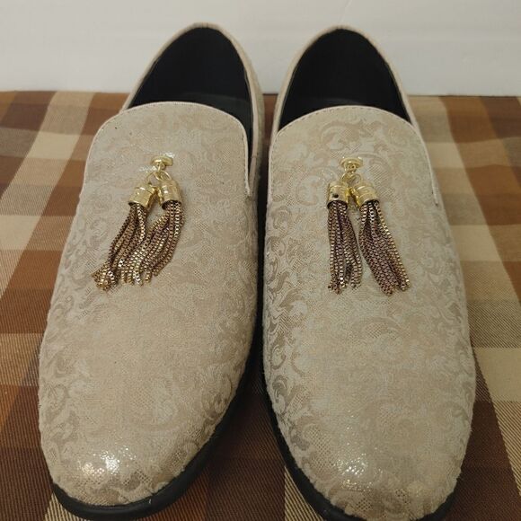 MEN'S AMALI EMBOSSED PAISLEY PRINT SLIP ON LOAFER WITH GOLD TASSELS. SIZE 10D - Picture 6 of 8